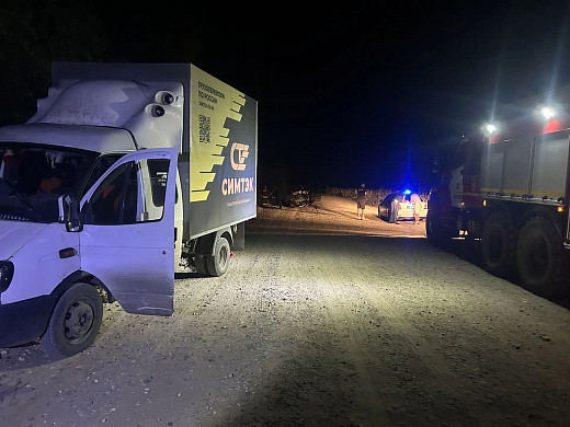 В Заволжском районе «Рено» врезалось в стоящую на обочине «Газель»